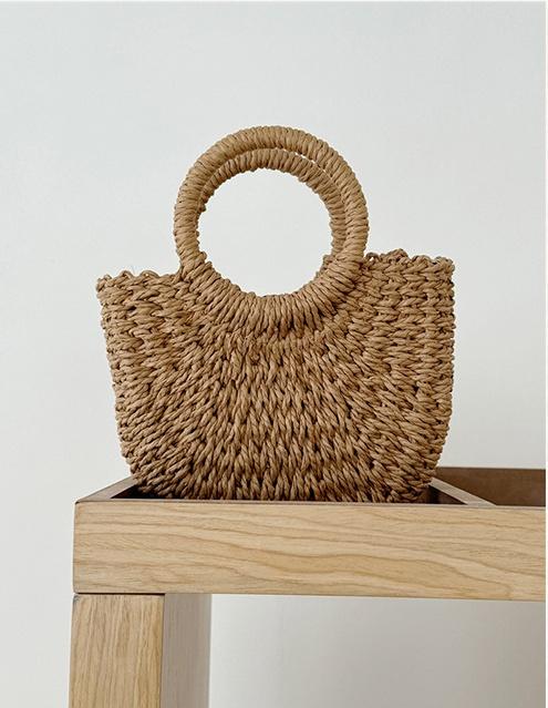 Handmade Minimalist Beach Bag: Rattan Woven Semi-circular Shoulder Crossbody Bag for Women- Minimalist Semi-Circular Straw Bag， Perfect for Travel & Storage