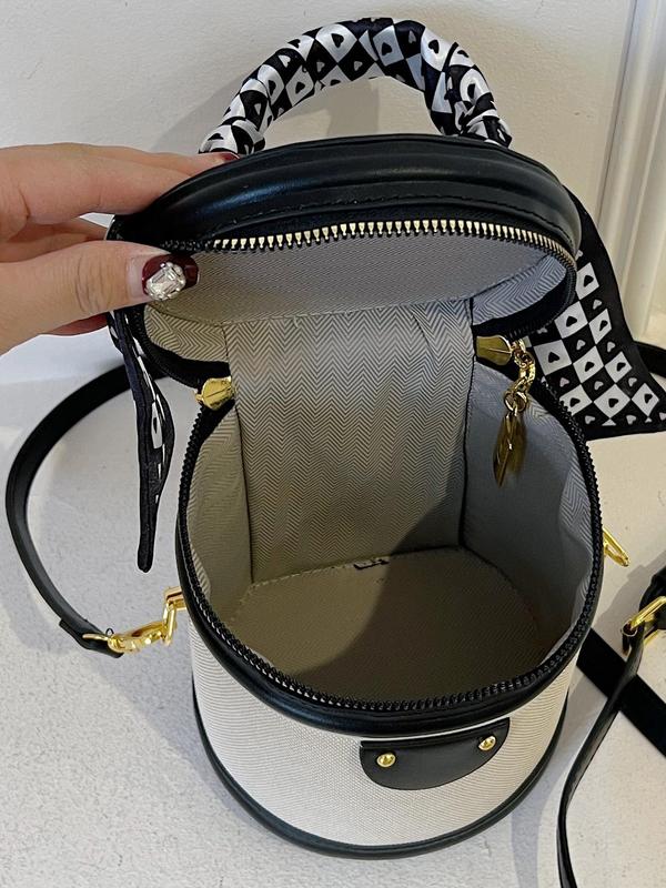 Women's Fashionable Colorblock Studded Decorated Bucket Bag, Casual Versatile Shoulder Bag for Daily Used, Trendy All-match Crossbody Bag