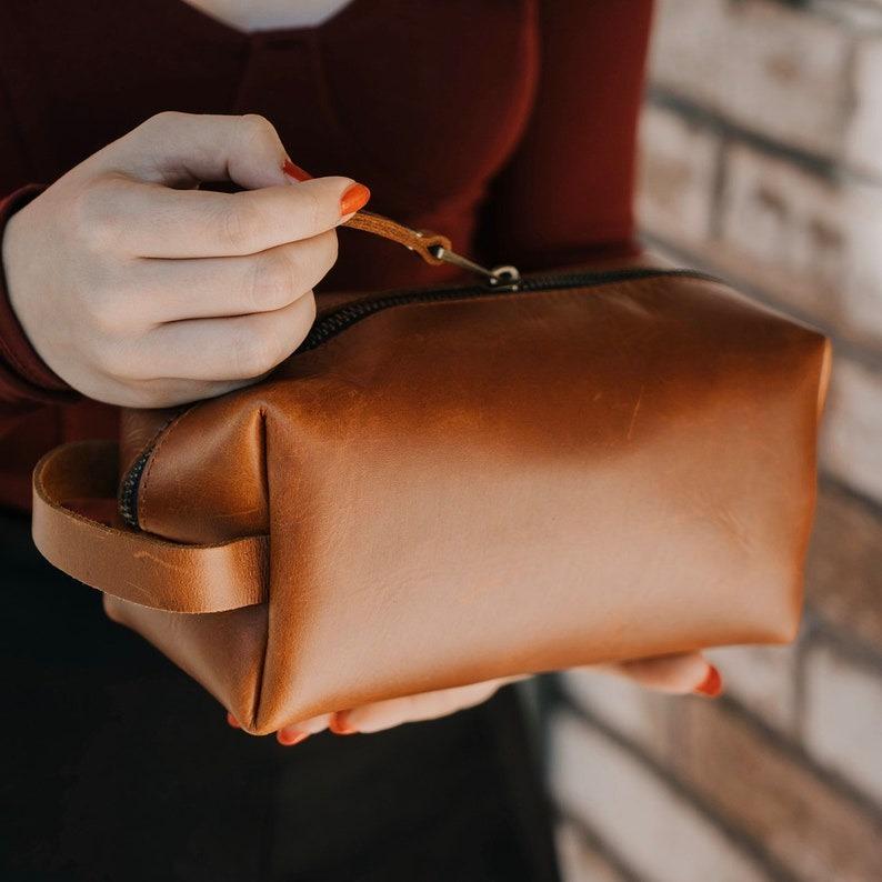 Personalized Groomsmen Gift, Dopp Kit Bag, Customized Leather Toiletry Bag, Monogram Mens Toiletry Bag, Leather Custom Gift for Guys, Men Wedding, Christmas Gift for Him
