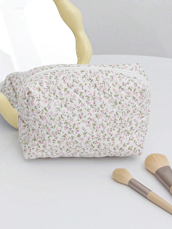 1ps Quilted Flower Makeup Bag Large Capacity Storage Organizer Makeup Accessory Toiletry Bag ,Toiletry Pouch Travel Skin Care Storage Bag Toiletry Bag Lipstick Bag Eyebrow Brush Bag, Suitable For Storing Small Items On A Daily Basis Or When Traveling.