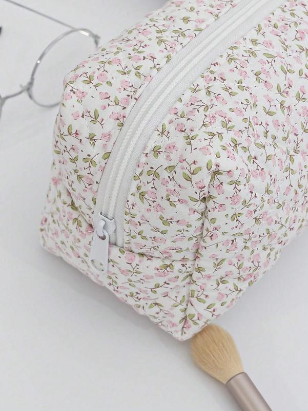 1ps Quilted Flower Makeup Bag Large Capacity Storage Organizer Makeup Accessory Toiletry Bag ,Toiletry Pouch Travel Skin Care Storage Bag Toiletry Bag Lipstick Bag Eyebrow Brush Bag, Suitable For Storing Small Items On A Daily Basis Or When Traveling.