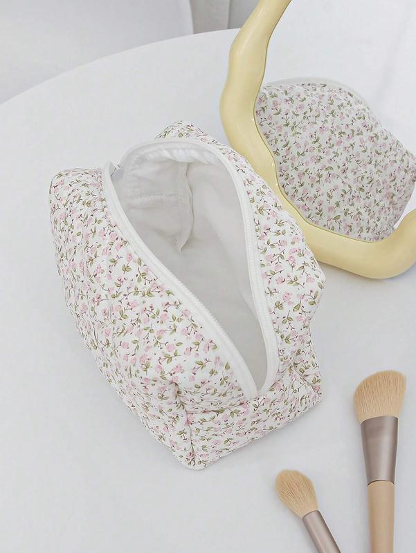 1ps Quilted Flower Makeup Bag Large Capacity Storage Organizer Makeup Accessory Toiletry Bag ,Toiletry Pouch Travel Skin Care Storage Bag Toiletry Bag Lipstick Bag Eyebrow Brush Bag, Suitable For Storing Small Items On A Daily Basis Or When Traveling.