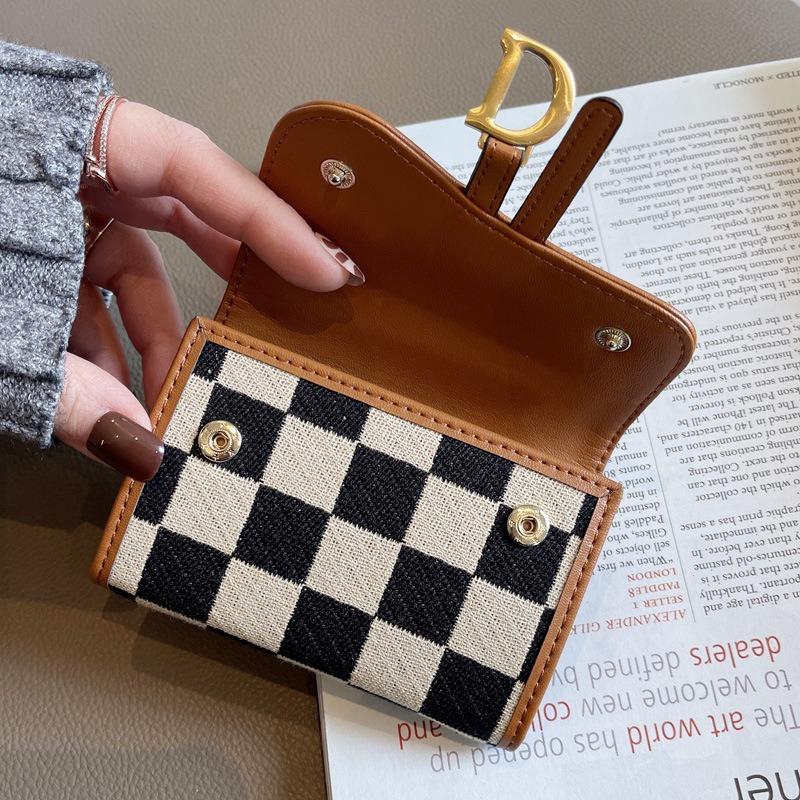 Women's Checkerboard Pattern D Letter Design Card Holder - Elegant Short Wallet for All Occasions