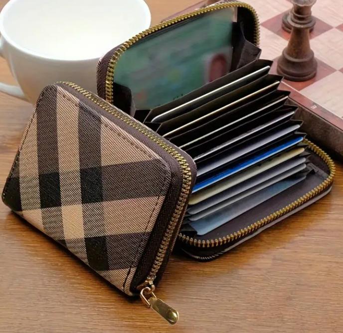 Classic Zipper Coin Purse: European & American Style, PU Material, Polyester Lining